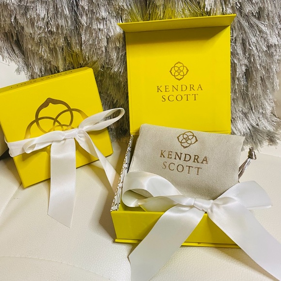 Kendra Scott Elle Open Frame Earrings - Picture 3 of 3